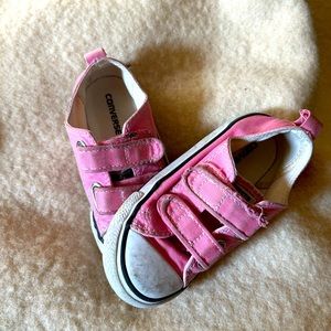 Pink Converse Sneakers! Little kid 8
